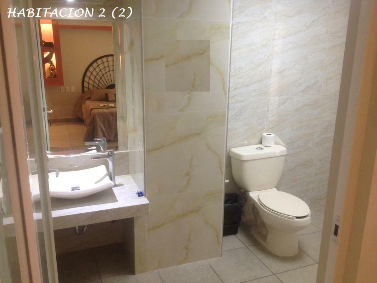 Cocos Hotel *