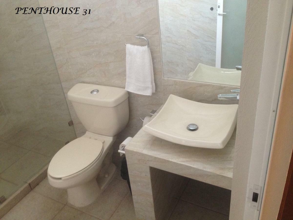 Cocos Hotel *