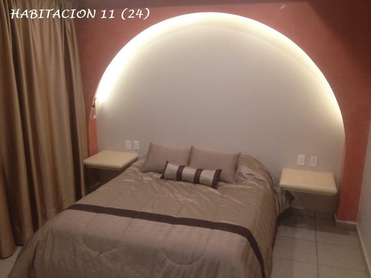 Cocos Hotel *